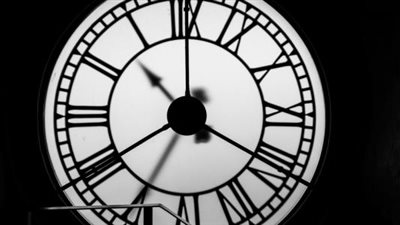 هل تعلم أول من إخترع الساعة ؟