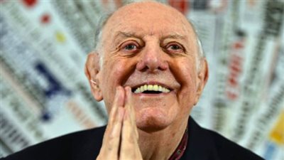 وفاة الكاتب المسرحي الإيطالي داريو فو عن 90 عاما