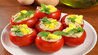 طريقة تحضير الطماطم المحشية بالبيض والجبنة