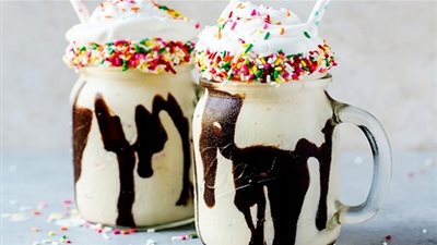 طريقة تحضير كاسات كيك الشوكولاتة مع ميلك شيك