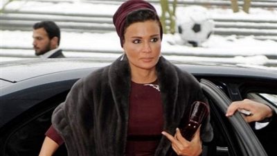 قائمة هدايا ثمينة تلقاها أوباما من الشيخة موزة.. أرقام صادمة!