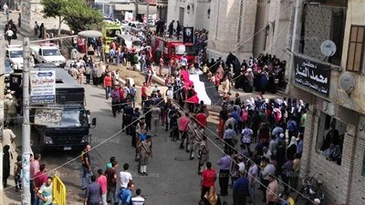 نساء دمياط يزغردن في جنازة شهيد الواجب .. والرجال يهتفون ضد الإخوان (صور)