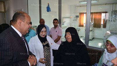 محافظ مطروح يشيد بدور رجال الأعمال في دعم الأجهزة الطبية بمستشفيات المحافظة (صور)