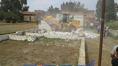 مدينة طلخا يشن حملة لإزالة التعديات على الأراضي الزراعية (صور)