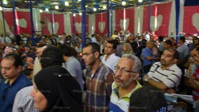 زحام أمام بنك الإسكان والتعمير لحجز وحدات مدينتى والرحاب (صور)