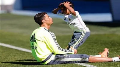 نجل رونالدو يتألق على طريقة 