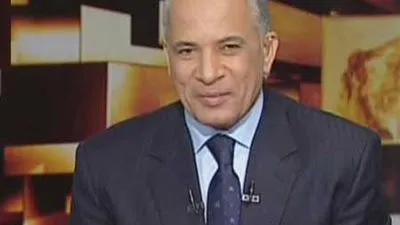 أحمد موسى معقبًا على الزحام  أمام حجز 