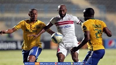 أنصار الإخوان يرفعون شعارات رابعة ويشجعون صن داونز أمام الزمالك (فيديو)