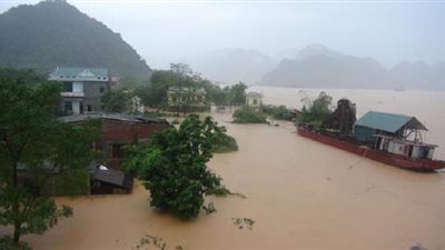 25 قتيلا وتدمير عشرات المنازل بسبب الفيضانات في وسط فيتنام