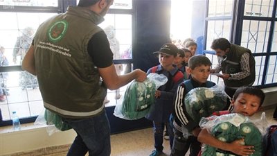 الحملة الوطنية السعودية توزع حقائب مدرسية على أبناء الأشقاء السوريين في الأردن