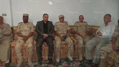 نائب محافظ البحيرة يقدم واجب العزاء لأسرة شهيد سيناء بـ