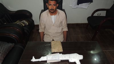 القبض على عاطل بحوزته سلاح آلي بمنشاة ناصر 