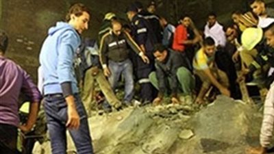 استخراج جثّة شاب من أسفل عقار منهار بمنطقة الخليفة