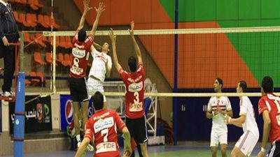 طائرة الأهلي ترفع درجات استعداداها لانطلاق الدوري 