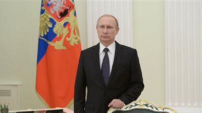 بوتين يبحث في اتصال هاتفي عملية تحرير الموصل مع العبادي