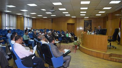 تخصيص 300 ألف جنيه  لشراء 50 طن سكر سائب وإعادة تعبئته وطرحه بسعر 6.50 للكيلو بالمنيا 