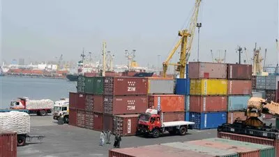 ضبط كميات من الأدوات الطبية منتهية الصلاحية بميناء الاسكندرية البحري