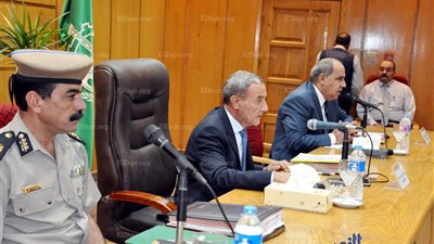 محافظ القليوبية لرؤساء المدن ومديري المديريات: اللي مش هيشتغل يطلب إعفائه وهعين غيره (صور)