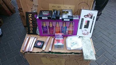 ضبط شحنة أدوات تجميل مهربة من الجمارك بميناء السخنة في السويس