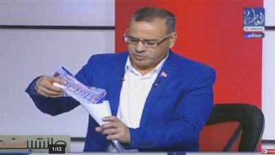 سيدة تبيع السكر في 