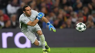 بالفيديو.. الحكم يشهر البطاقة الحمراء لـ 