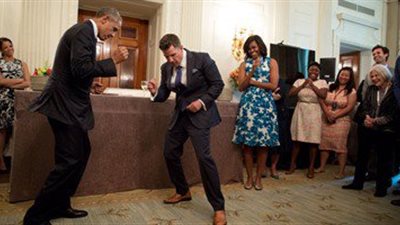 «العشاء الأخير» في البيت الأبيض.. ميشيل أوباما نجم السهرة من دون منازع 