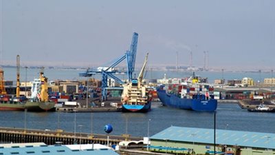 القوات البحرية تنتشل جثة البحار الثاني المفقود بخليج السويس