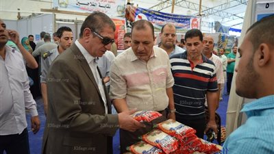 محافظ كفر الشيخ يؤكد توافر السلع بأسعار مخفضة (صور)