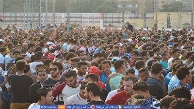    جماهير الزمالك تتجمع بالصالة المغطاه للحصول على تذاكر النهائي