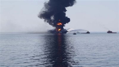 احتراق مركب يمني فى البحر الأحمر.. والبحرية المصرية تتدخل