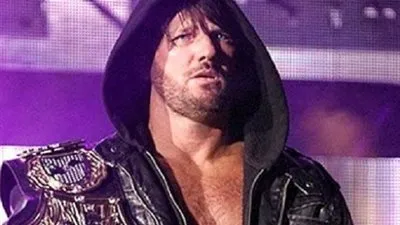 بالصورة.. ستايلز يستفز شون مايكلز