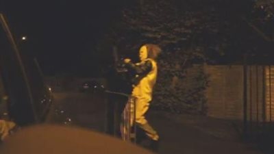 ألمانيا تبحث عن مهرج مرعب يحمل منشارا كهربائيا