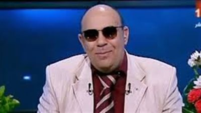 مبروك عطية يغني على الهواء: 