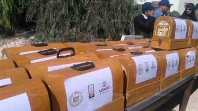 توزيع 650 ألف جنيه لمصابي الألغام في مطروح (صور) 