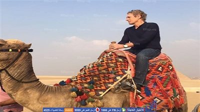 بولتون من أمام الأهرامات: مصر بلد الأمن والسلام والحضارة (صور)  