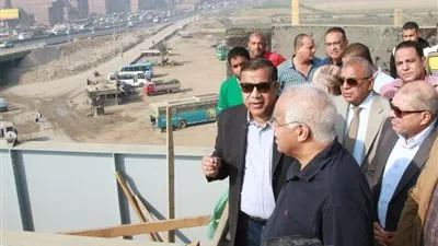 وزير النقل يتابع أعمال تنفيذ  طريق 