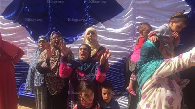 وسط زغاريد الأهالي.. وزير التنمية المحلية يٌسلم 30 منزلاً للمضارين من السيول بالبحيرة  (صور) 