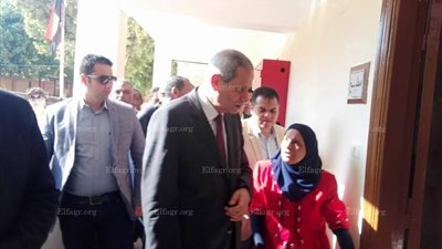 وزير  التربية والتعليم  يتفقد مدرسة  