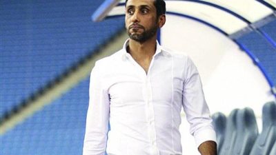 مدرب الشباب يحتوي أزمة حسن معاذ وبن يطو