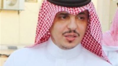 وسائل التواصل.. تسرق الكُتّاب من الورقية وتغريهم بالجماهيرية