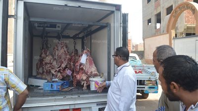 طرح لحوم بأسعار مخفضة في منفلوط بأسيوط ( صور )