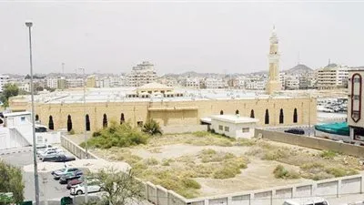 مسجد بالطائف يرفع أذان الظهر في العاشرة صباحًا.. تعرف على السبب !