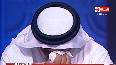 شيخ قبيلة بسيناء باكيًا: مستعد أقنع أهالي سيناء ترك منازلهم والعودة للقاهرة.. بشرط