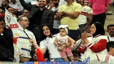  من هي الحسناء الزملكاوية التي خطفت الأنظار في لقاء صن داونز؟ (فيديو وصور)