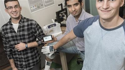 قفازات ذكية لمراقبة أعراض مرض الشلل الرعاش