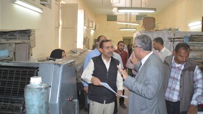 محافظ المنيا يتابع سير العمل بالمطبعة لتطويرها ورفع كفاءتها