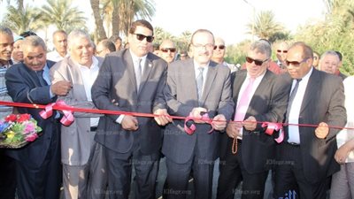 افتتاح طريقي 