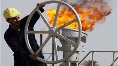 العراق يعرض حقولاً نفطية بموجب شروط جديدة للعقود