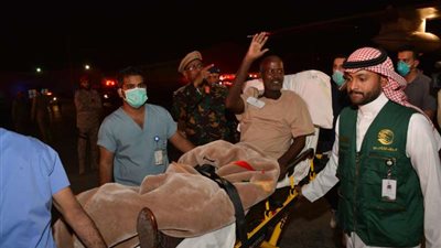 مركز الملك سلمان للإغاثة والأعمال الإنسانية يخلي 15 مصابًا صوماليًا إلى الرياض 