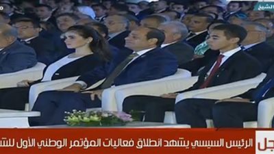  3 أخطاء في بداية مؤتمر الشباب.. والسيسي يتدخل 